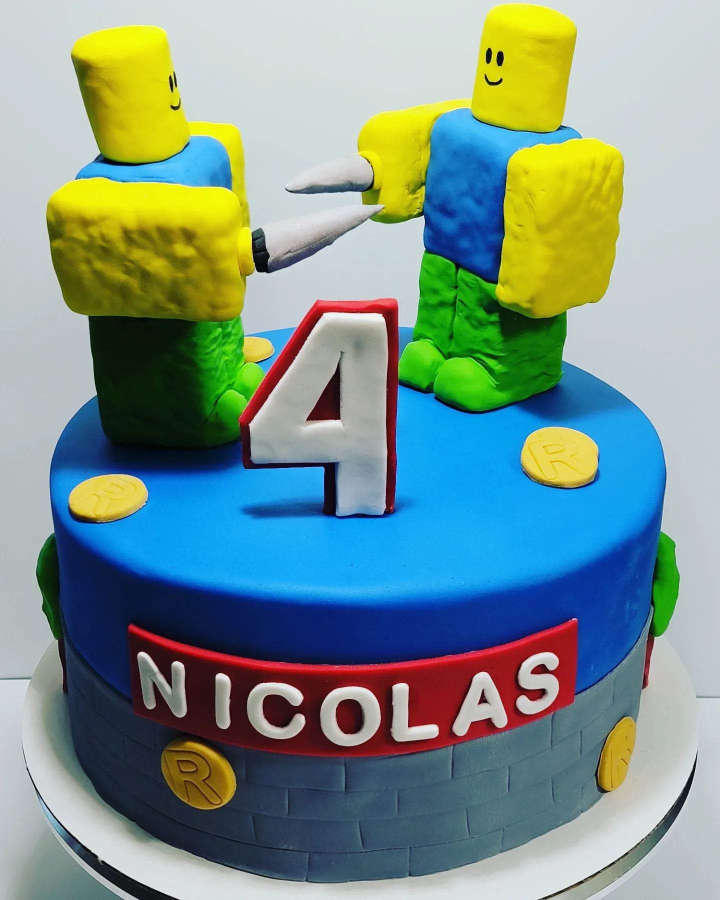 Roblox Birthday Cake 2EB  Roblox birthday cake, Roblox cake, Roblox